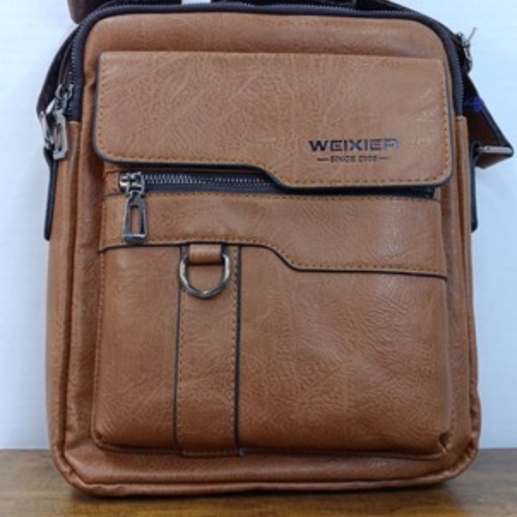 Brown Leather Messenger Bag with Adjustable Straps and Metal Accents. New - Picture 1 of 5